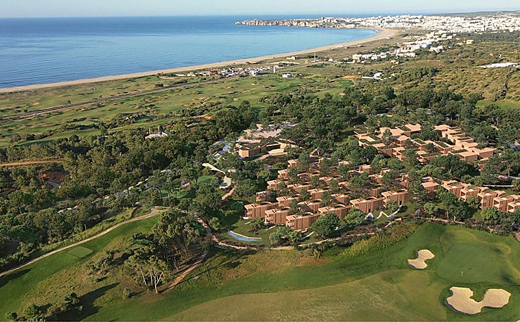 Imagen principal - En Lagos se encuentra Palmares Ocean Living & Golf con campo de golf, casas de lujo y restaurante con estrella Michelin. 