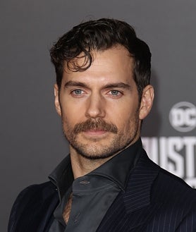 Imagen secundaria 2 - Tom Selleck con el bigote chevron, uno de los más clásicos. Camilo lleva el handlebar, uno de los más llamativos, y Henry Cavill, el más clásico el walrus. 