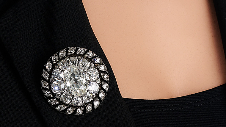 Esta pieza fue en origen un broche con un diamante central de 13,04 quilates