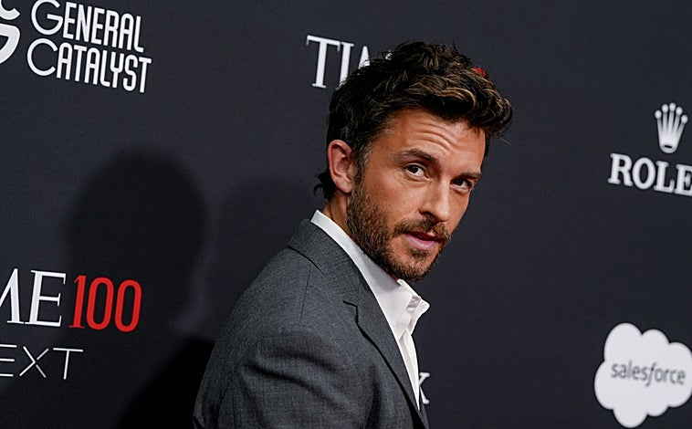 Imagen principal - Jonathan Bailey, Andrew Garfield y Jacob Elordi llevan cortes de pelo que son pura inspiración para seguir las tendencias. 