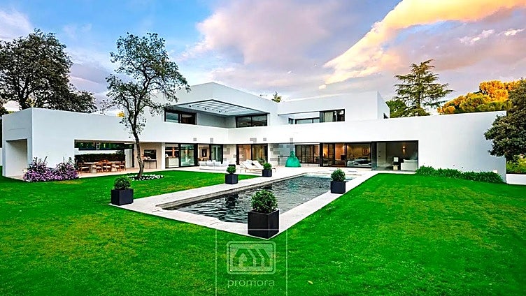 Sale a la venta la mansión donde Bertín Osborne grabó el programa 'Mi casa es la tuya': tiene 1.000 metros cuadrados, siete baños y jardín