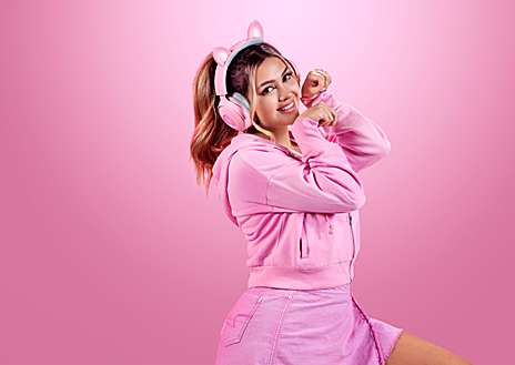 Imagen secundaria 1 - Arriba, los nuevos Razer Barracuda. Abajo, de izquierda a derecha, los Kraken Kitty V2 Pro y el teclado Razer Huntsman V2 TKL