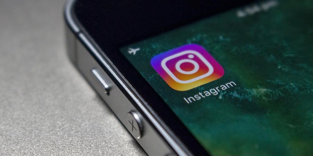 Instagram studies a subscription plan that includes the blue badge