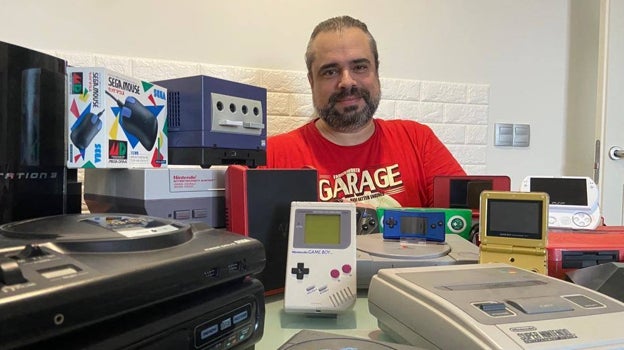 La colección de Jorge J. Ramos está conformada por 60 consolas y unos 600 videojuegos