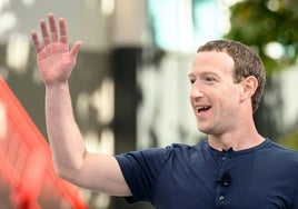 Instagram por diez euros y TikTok por cinco: por qué la era del 'todo gratis' en redes sociales está muriendo