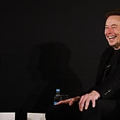 Elon Musk lanza Grok, su propia IA burlona para desafiar a ChatGPT