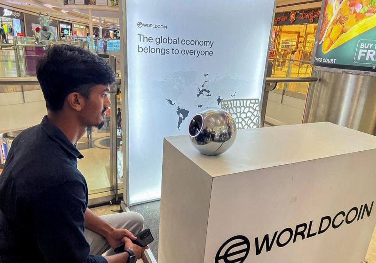 Uno de los puntos de Worldcoin destinado al escaneo del iris de los usuarios