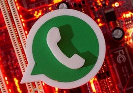 ¿Para qué sirve el nuevo botón con doble flecha que ha llegado a WhatsApp?