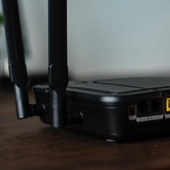 Cómo solucionar tus problemas con la velocidad del WiFi en casa con algo que seguramente tienes olvidado en el armario