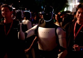 Elon Musk presenta su robot Optimus, el mayordomo del futuro «superior» a C3PO de Star Wars