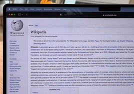 Wikipedia le dice adiós a la IA: pausa sus resúmenes generados por quejas de los editores