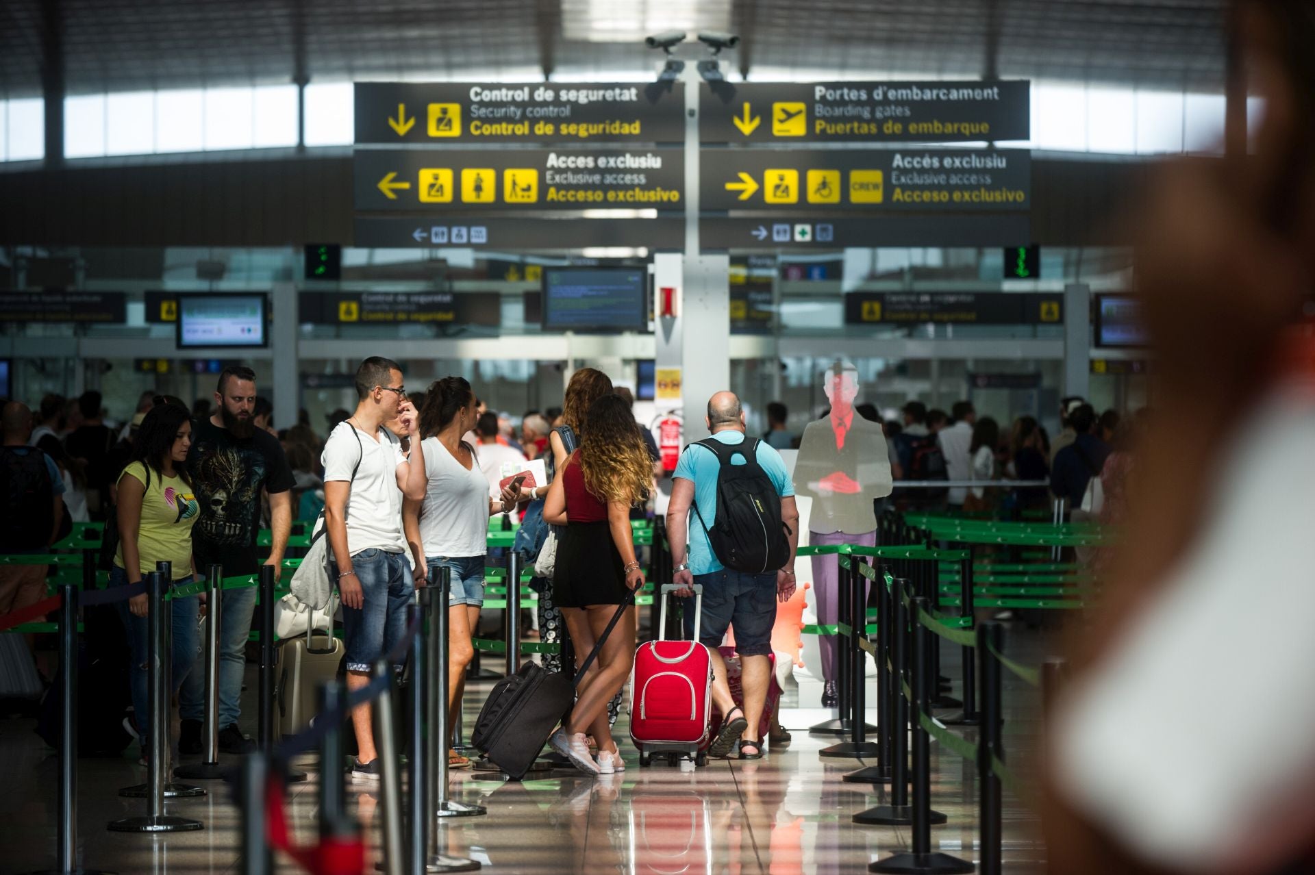 Turistas en el aeropuerto del Prat, en una imagen de archivo