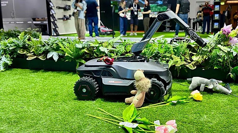 Robots para acompañar niños y pantallas que flotan: los &#039;gadgets&#039; más curiosos de IFA 2025
