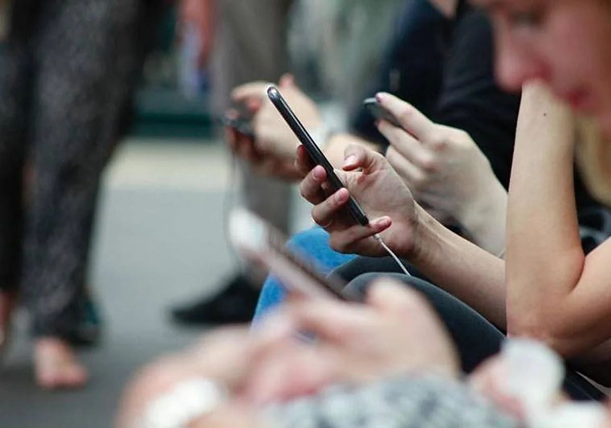 Una menor demanda a la IA que sus compañeros de clase usaron para &#039;desnudarla&#039; sin permiso