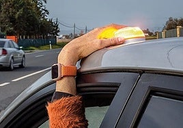 ¿Podrá la DGT espiarte con la baliza V16 obligatoria para multarte?: Protección de Datos responde