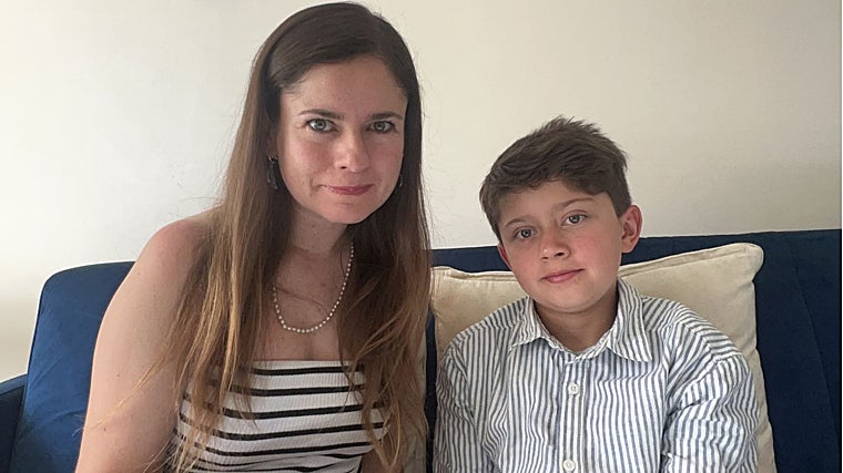 Flor junto a su hijo, David