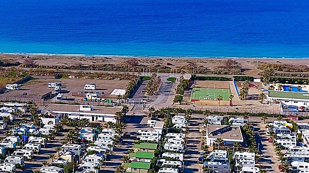 Vista aérea del camping Mar Azul de Balerma en El Ejido.