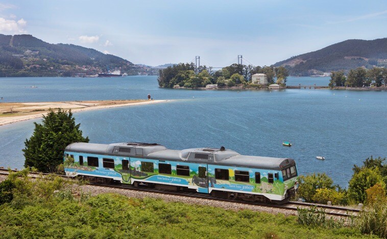 Siete trenes turísticos para recorrer Galicia este verano
