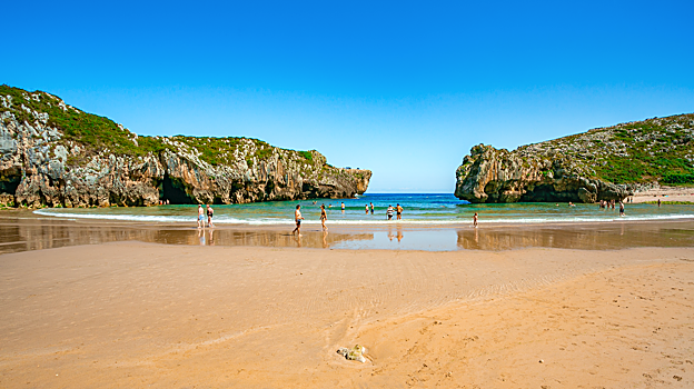 Imagen de la playa de Cuevas del Mar