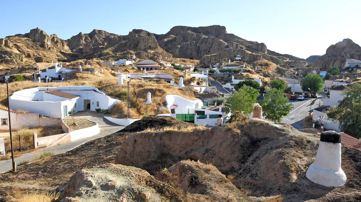 Las casas cueva de Guadix, un atractivo rincón con aires trogloditas