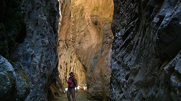 La ruta combina los espacios acuáticos con espectaculares paisajes geológicos