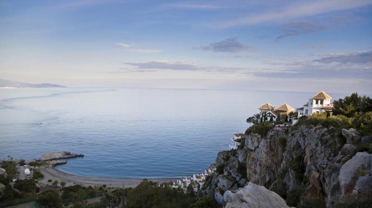 Los pueblos costeros más bonitos de Andalucía según la revista Traveler