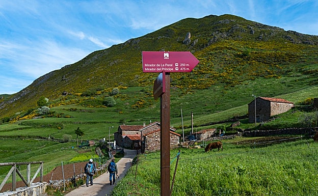 Ascenso hacia el Mirador de La Peral