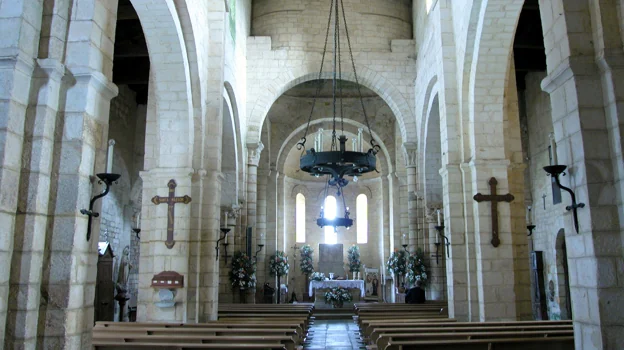 Imagen del interior de la basílica de San Martín de Mondoñedo