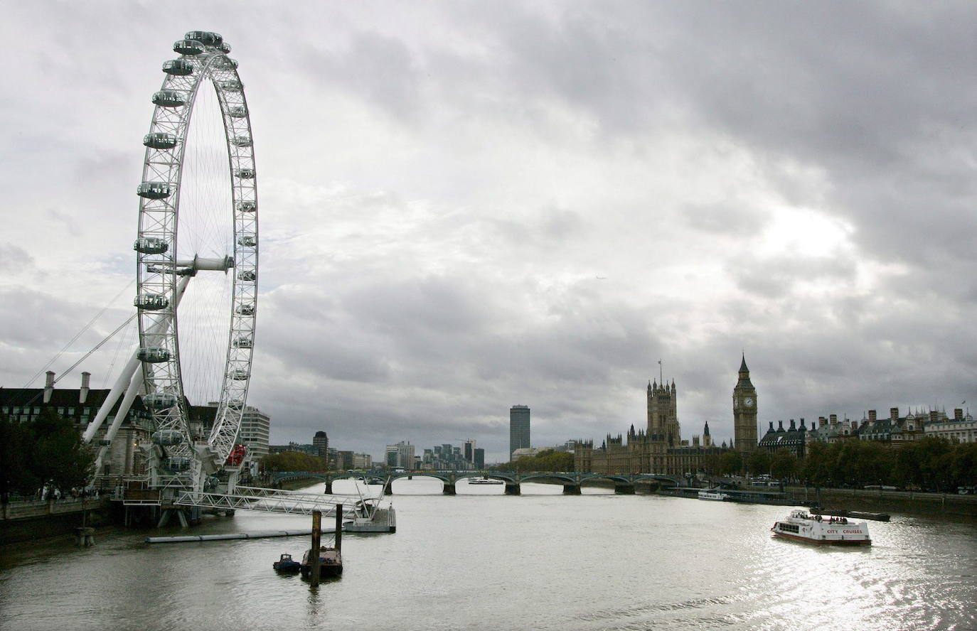 La noria del London Eye ha ganado muchos puestos en el skyline de Londres. London Eye. De hecho, es la atracción turística más popular del Reino Unido con más de 3,75 millones de visitantes al año. En Instagram suma 3,4 millones de hashtags.
