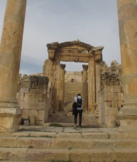 Imagen secundaria 2 - Los jordanos creen que las excavaciones realizadas hasta ahora solo han servido para rescatar el 30 por ciento de la ciudad. Los turistas se asombran con las 'mil columnas«, el Foro Oval, los templos de Zeus y Artemisa, el anfiteatro..., pero bajo la superficie hay otros muchos tesoros a la espera de ver la luz