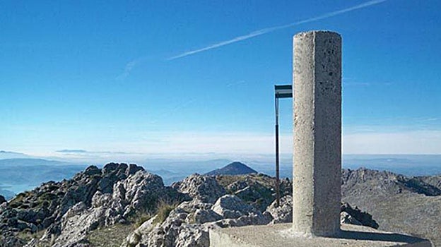 Senderismo por los ocho techos de Andalucía: descubre las cumbres del sur de Europa