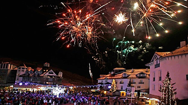 Fuegos artificiales en la Plaza de Andalucía de Padrollano