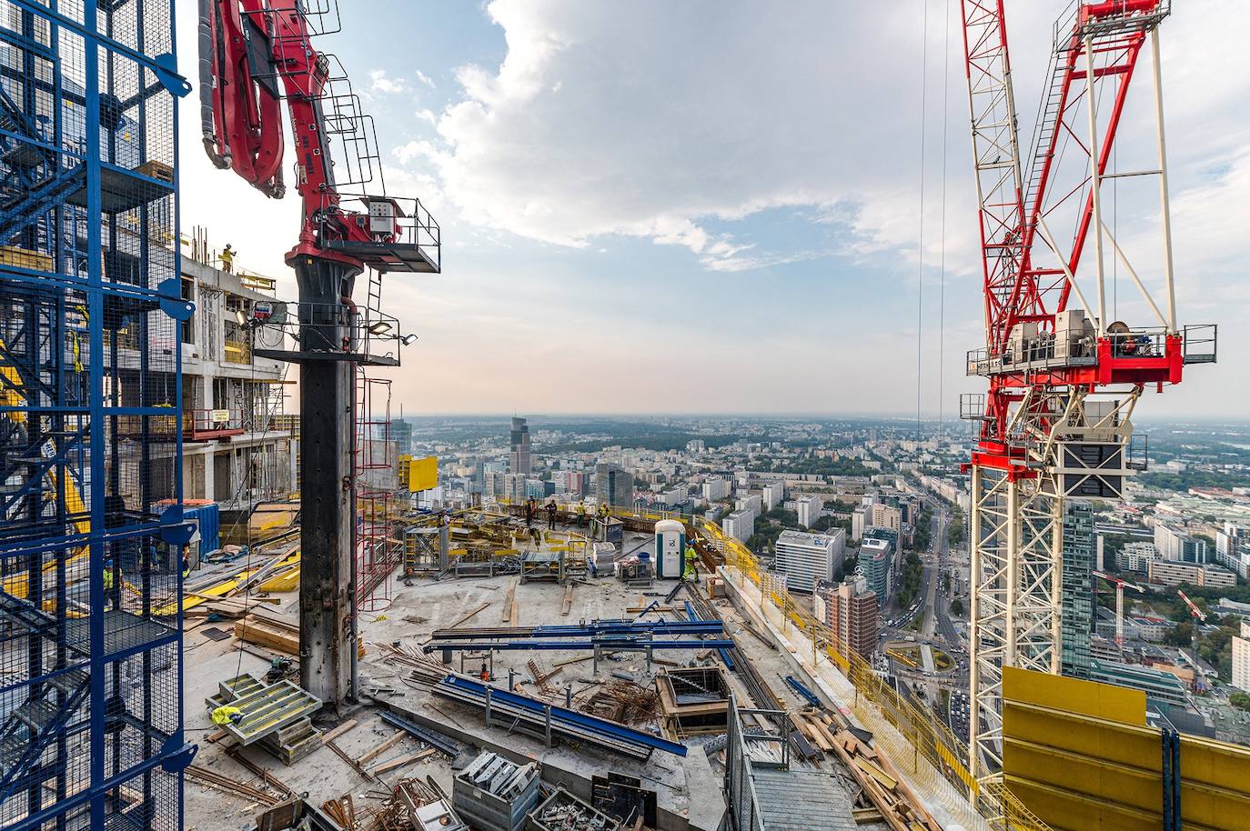 La Varso Tower tiene 70.000 metros cuadrados de espacio para alquilar. El el piso 53 habrá un mirador en lo que se considera el piso habitado más alto de Polonia.