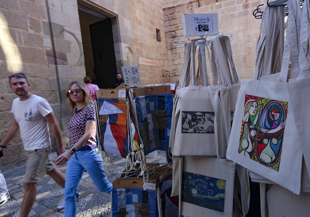 Picasso es el protagonista del año en Málaga, sobre todo junto a la entrada del museo