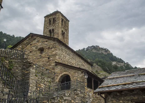 Secondary image 1 - On the left, Sant Climent, in Pal, one of the oldest.  On the right, the church of Sant Esteve, with its circular bell tower seventeen and a half meters high.  In the photo above, San Martín, in La Cortinada.  The building is of Romanesque origin (12th century) with important modifications during the 20th century.