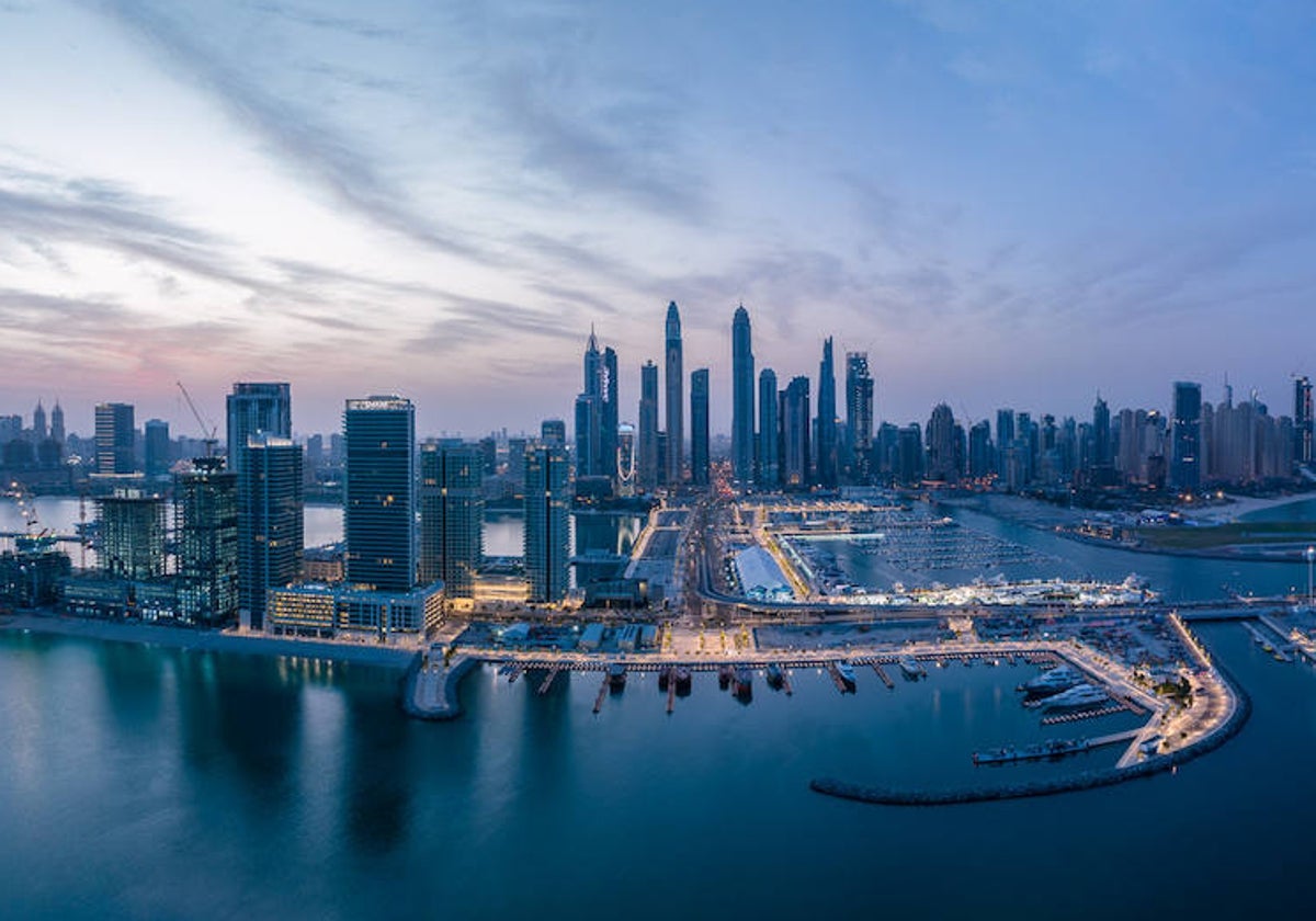 Skyline de Dubái, con todo su brillante despliegue de arquitectura