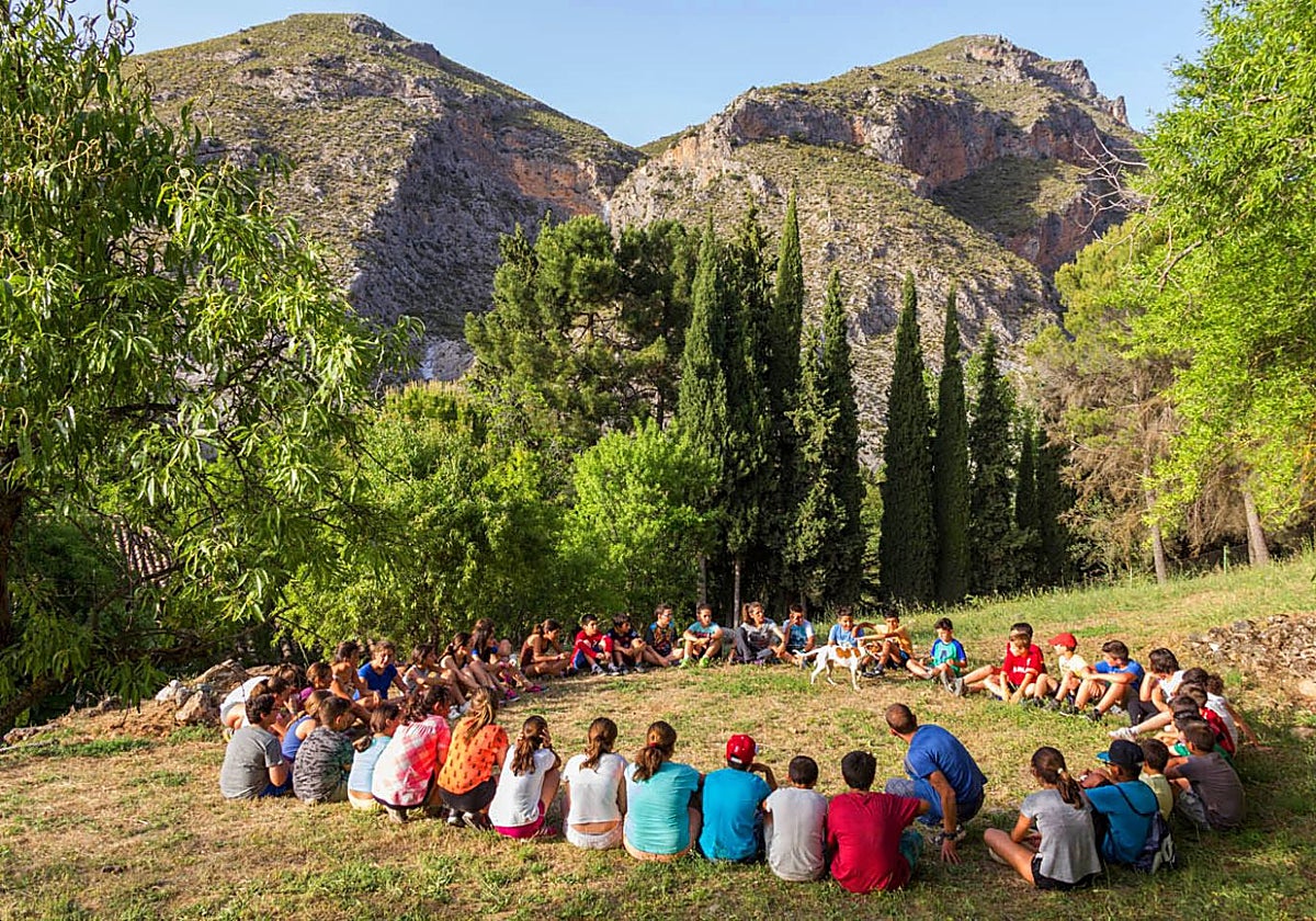 El aula natural Ermita Vieja se encuentra en Dílar en un paraje privilegiado