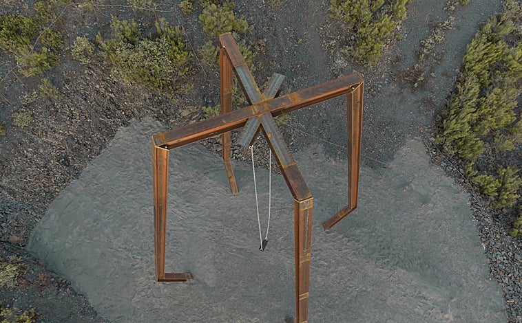 Imagen principal - IIIEl nuevo columpio de Librán, diseñado por el estudio Pareid Architecture, de la arquitecta berciana Déborah López