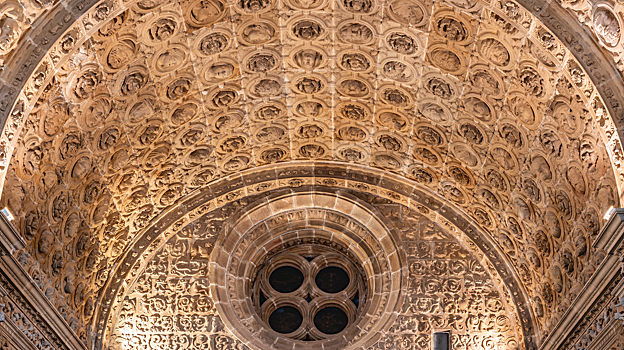 Imagen de la decoración de la Sacristía de las Cabezas