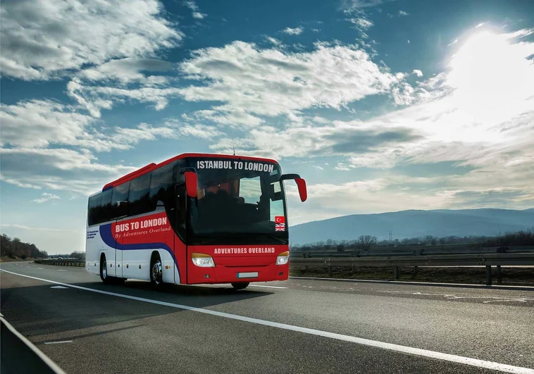 Así es la ruta en autobús de 56 días que une Estambul y Londres y cuesta 24.000 euros