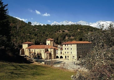 El magnífico monasterio con vistas a los Picos de Europa que hay que visitar este año