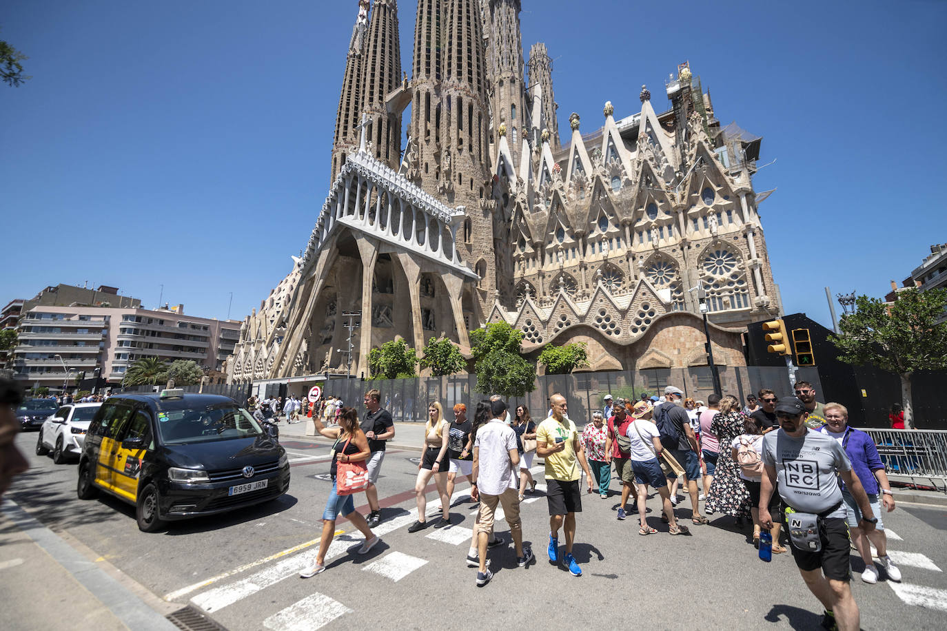 Turistas en la Sagrada Familia, Barcelona. Reseñas: 201.973. La espectacular basílica lleva más de 140 años en construcción, pero es un símbolo de la ciudad. 