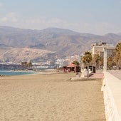 Las mejores playas de Almería capital para disfrutar del mar sin coger el coche