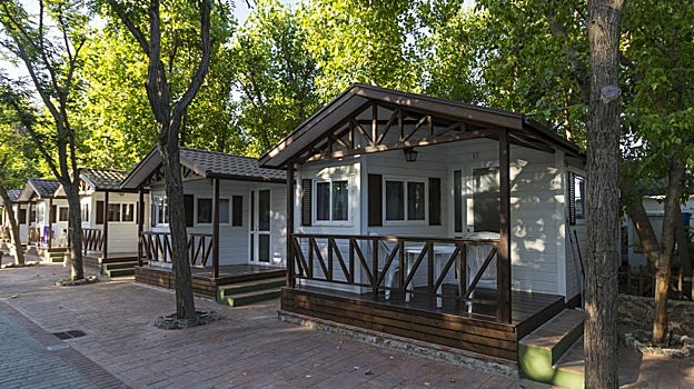 Prepara tu verano en Málaga: los mejores campings para disfrutar de la playa en la Costa del Sol