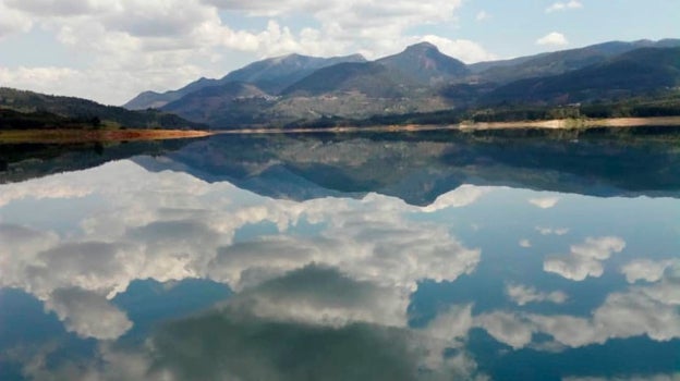 Vista de las aguas del Tranco