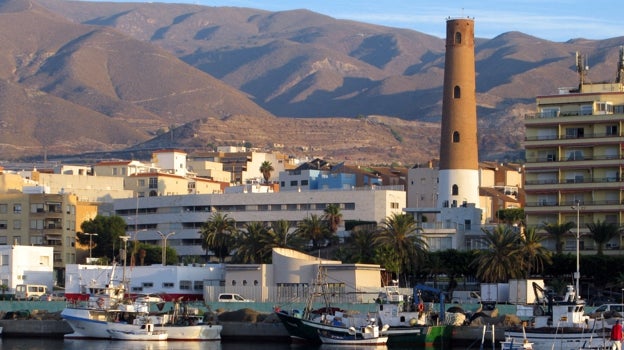 Vista del puerto de Adra.