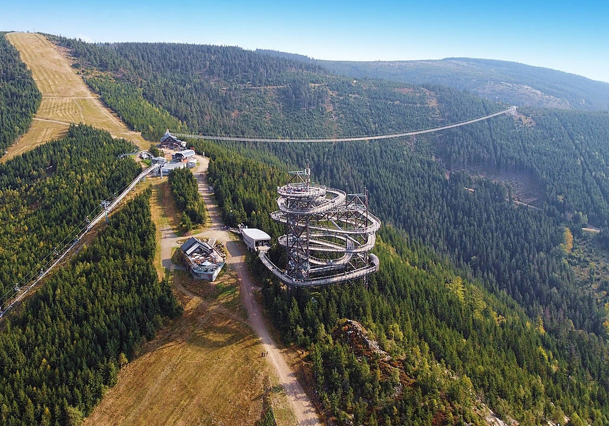 Vista panorámica del Sky Bridge 721 y el Sky Walk