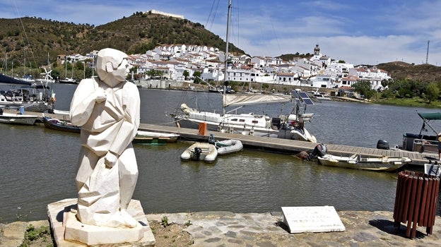 Puerto de Alcoutim con Sanlúcar de Guadiana al fondo