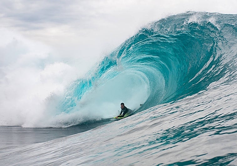 El Frontón: así es la ola más poderosa del mundo para el 'bodyboard'