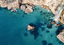 Playas de aguas turquesa en Andalucía: ¿dónde encontrarlas?